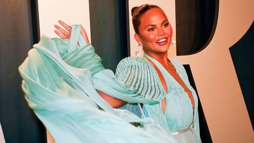 Chrissy Teigen binnenkort wéér onder het mes