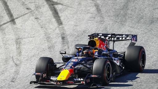 Verstappen crasht tijdens kwalificatie GP Oostenrijk