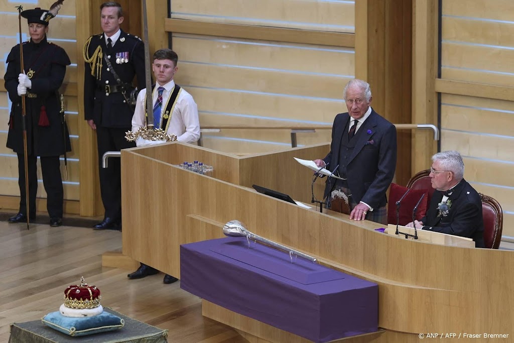 Charles roept Schots parlement op beschaafd debat te voeren