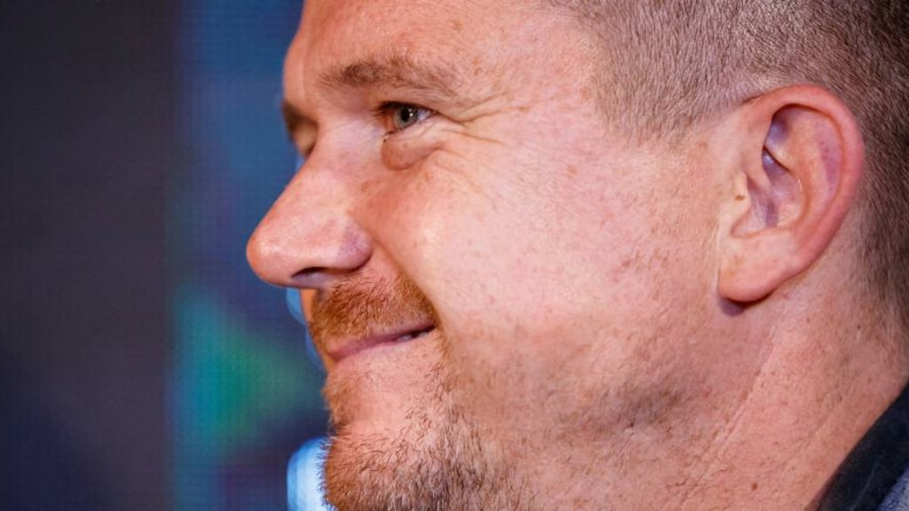 Johnny de Mol helpt kinderen ellende vergeten