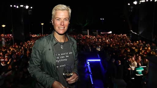 Ellie Lust voelde compensatiedrang vanwege haar geaardheid