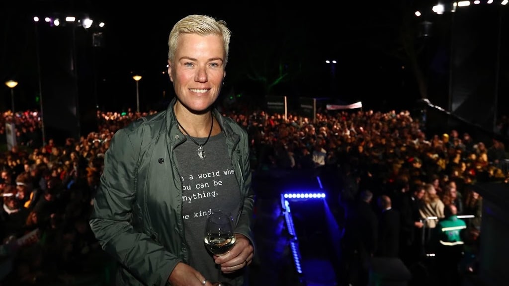 Ellie Lust voelde compensatiedrang vanwege haar geaardheid