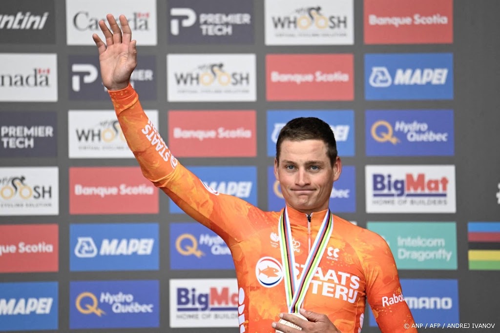 Van der Poel na 'heel sterke wedstrijd' blij met WK-brons