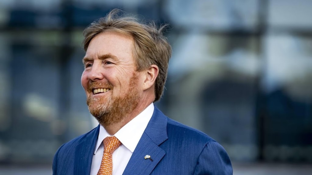 Koning vindt imitatie van prins Bernhard door Edwin Evers 'humor'