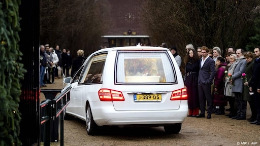Familie en vrienden nemen afscheid van actrice Linda van Dyck: 'Persoonlijk eerbetoon'