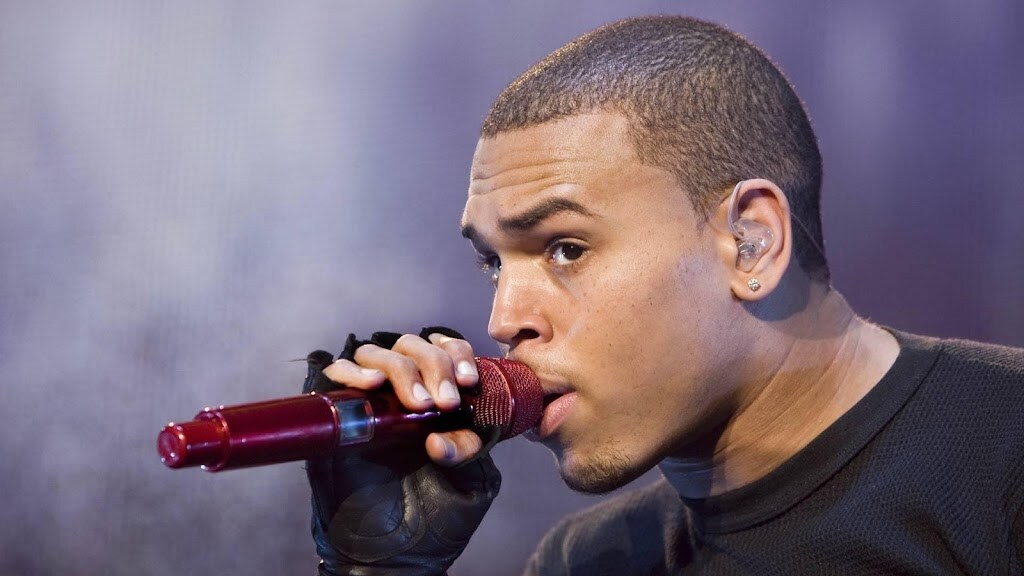 Chris Brown aangeklaagd voor verkrachting, vrouw eist 20 miljoen