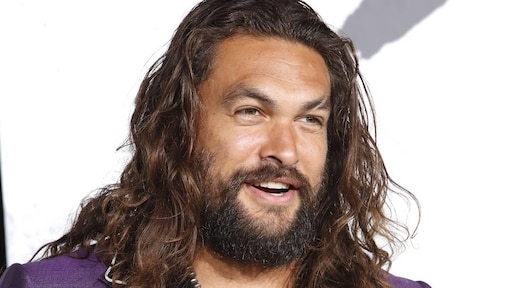 Jason Momoa scheert baard na zes jaar af voor terugkeer in Dune