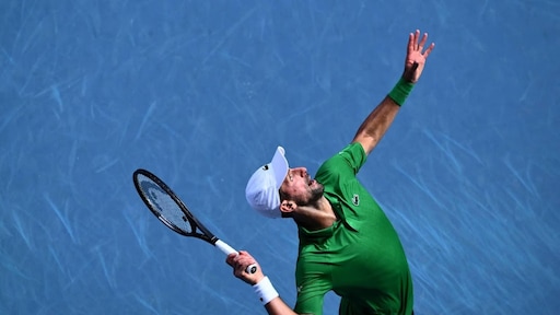 Djokovic naar halve finale Australian Open dankzij opgave Musetti