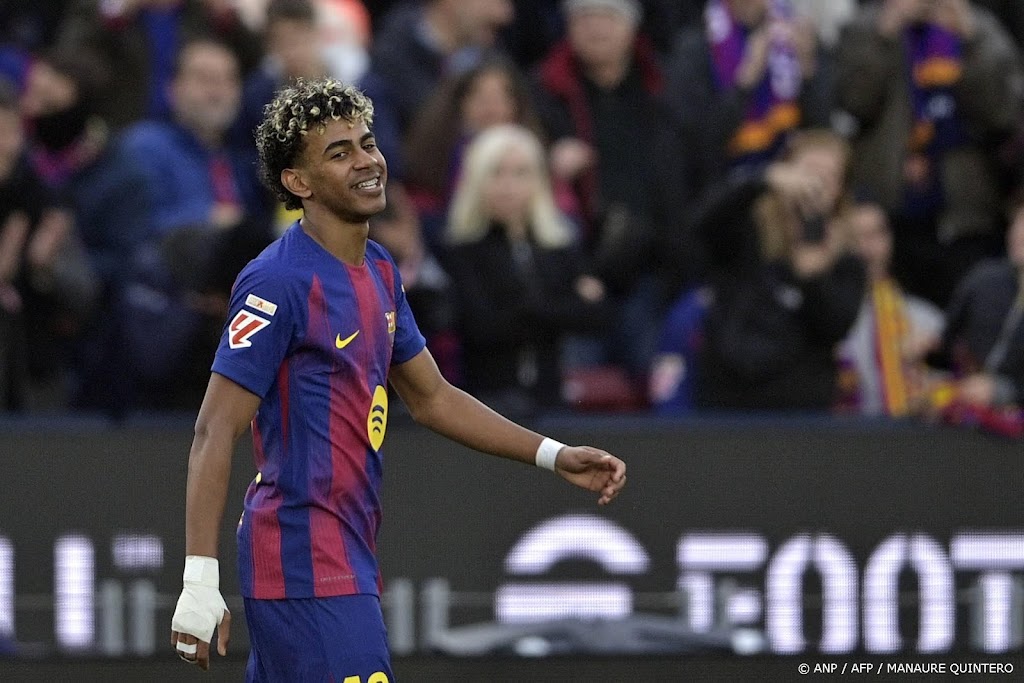 Barcelona wint dankzij hattrick Lamine Yamal ruim van Villarreal