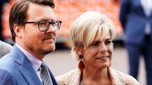 Ali B roemt verborgen zangtalent prins Constantijn