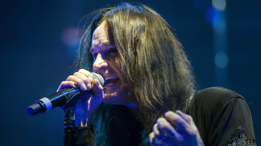 Ozzy Osbourne kan door ziekte bijna niet lopen: 'Maar ik leef nog wel'