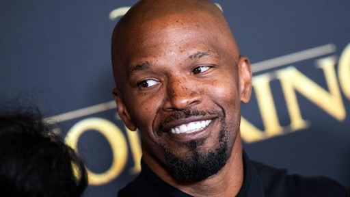 Jamie Foxx wuift excuses Jimmy Fallon weg