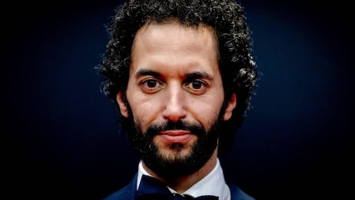 Achmed Akkabi komt met komedieserie voor Prime Video