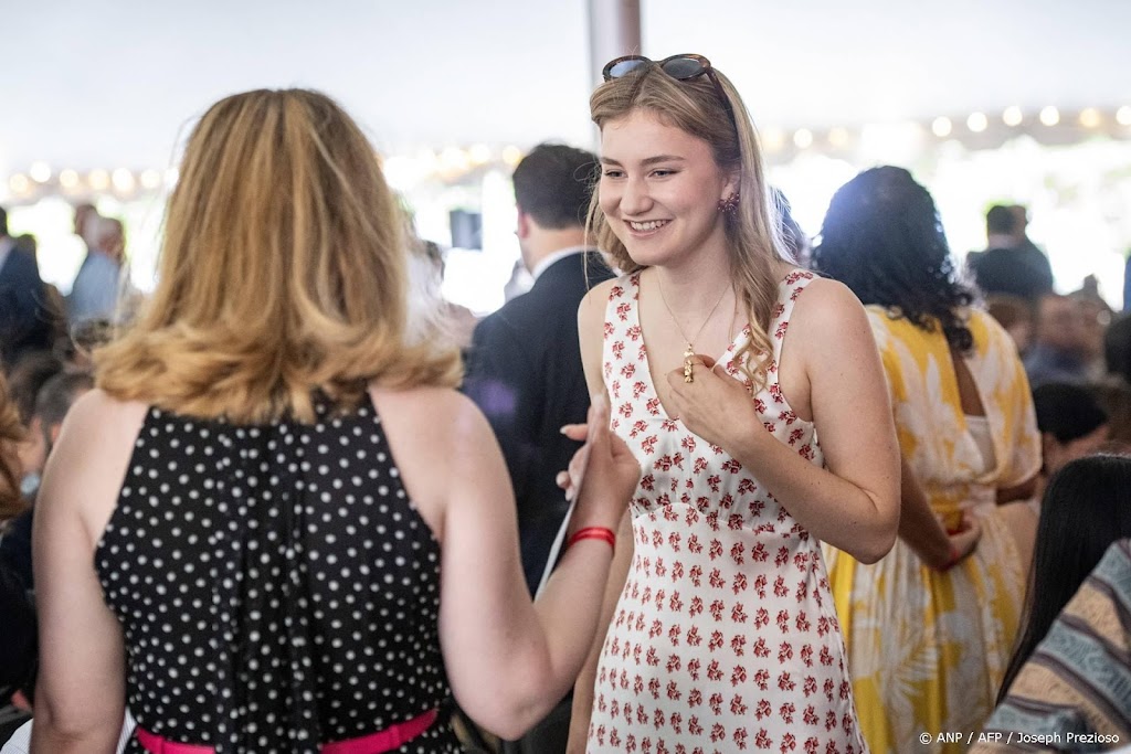 Prinses Elisabeth loopt mee in academische processie van Harvard