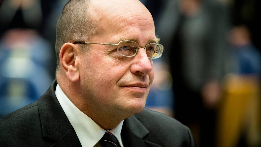 Fred Teeven gaat moord oplossen