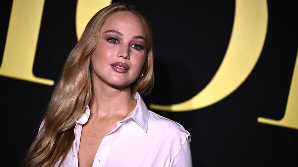 Jennifer Lawrence ontkent geruchten over plastische chirurgie
