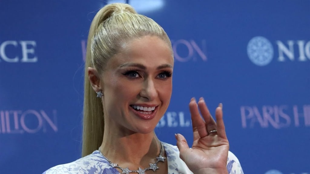 Paris Hilton verraste familie tijdens Thanksgiving met dochter