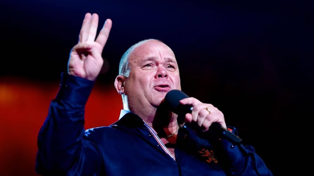 Paul de Leeuw ontvangt Sinterklaas opnieuw op pakjesavond