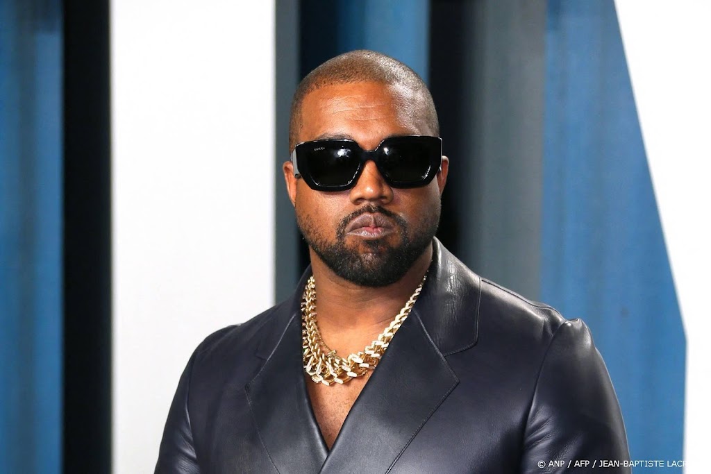 Ye West hint op nieuw album tijdens comedyshow