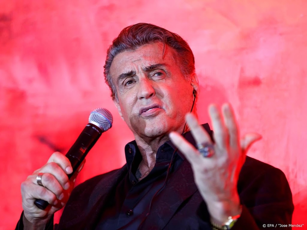 Sylvester Stallone toont grijze haren