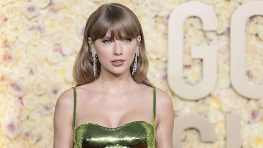 Taylor Swift arriveert met vriendin Blake Lively bij Super Bowl