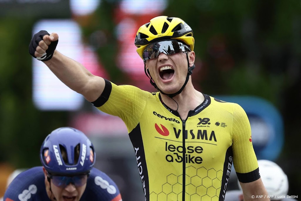 Wielrenner Kooij sprint naar etappezege in Boucles de la Mayenne