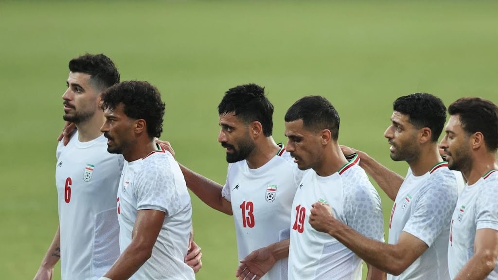 Voetballers Iran verslaan Gambia op weg naar WK