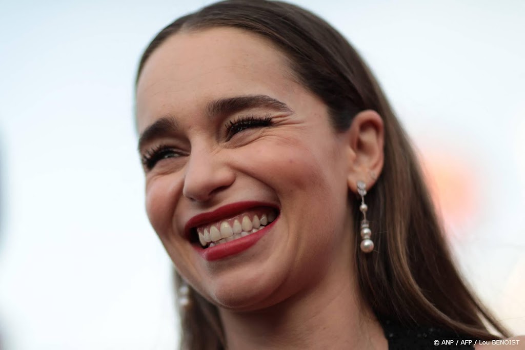 Emilia Clarke ontkracht berichten over Game of Thrones-fortuin