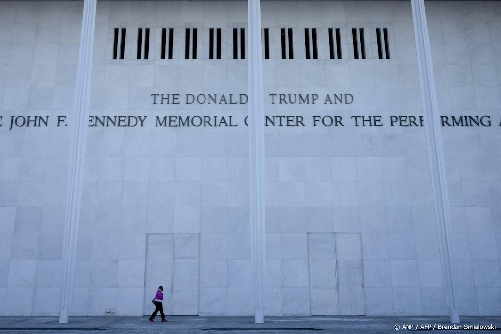 Rechter beveelt verwijdering naam Trump van Kennedy Center