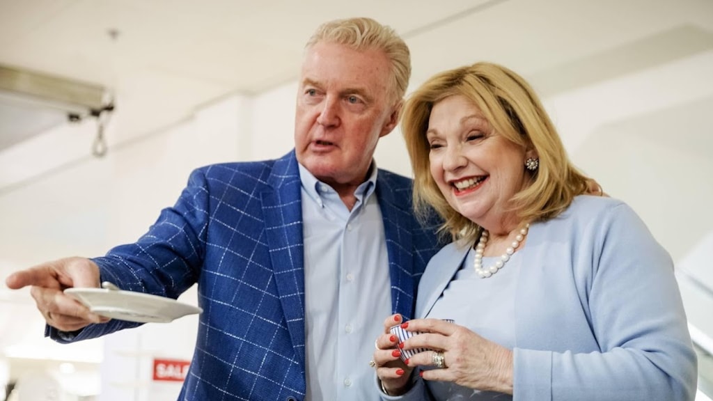 Janny en André doen Elfstedentocht aan in Denkend aan Holland