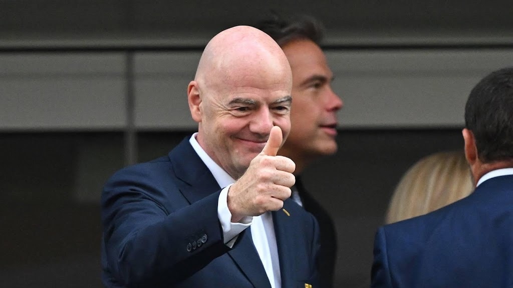 FIFA-baas noemt investeringsplan 'kans, maar geen verplichting'
