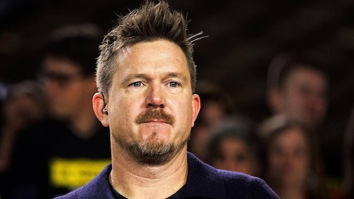 Johnny de Mol laat na onderzoek plekje van gezicht verwijderen: 'Was niet goed'