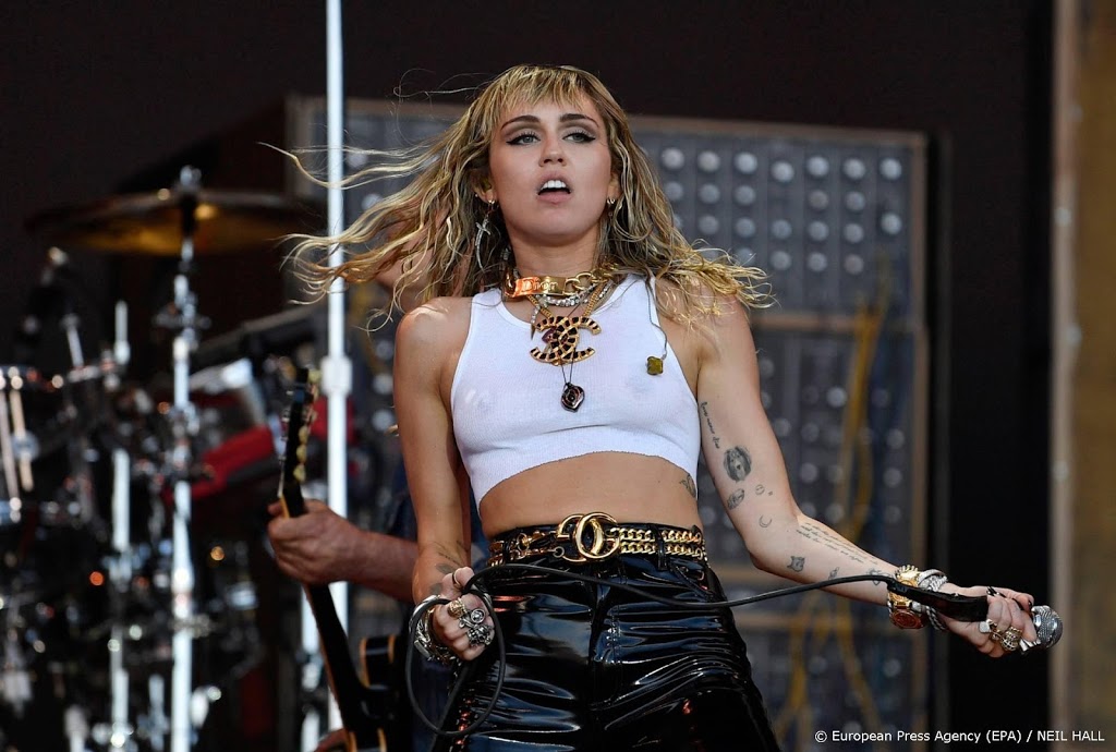Spannende Miley Cyrus Tante Ebenbild
