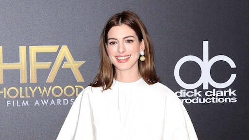 Anne Hathaway te zien in miniserie over de val van WeWork