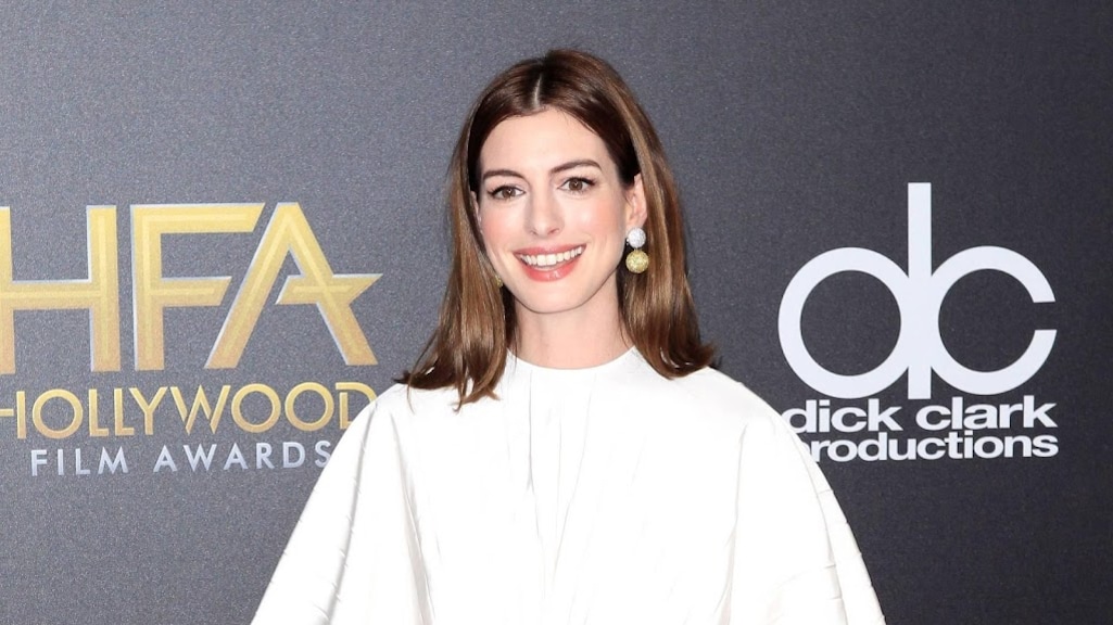 Anne Hathaway te zien in miniserie over de val van WeWork
