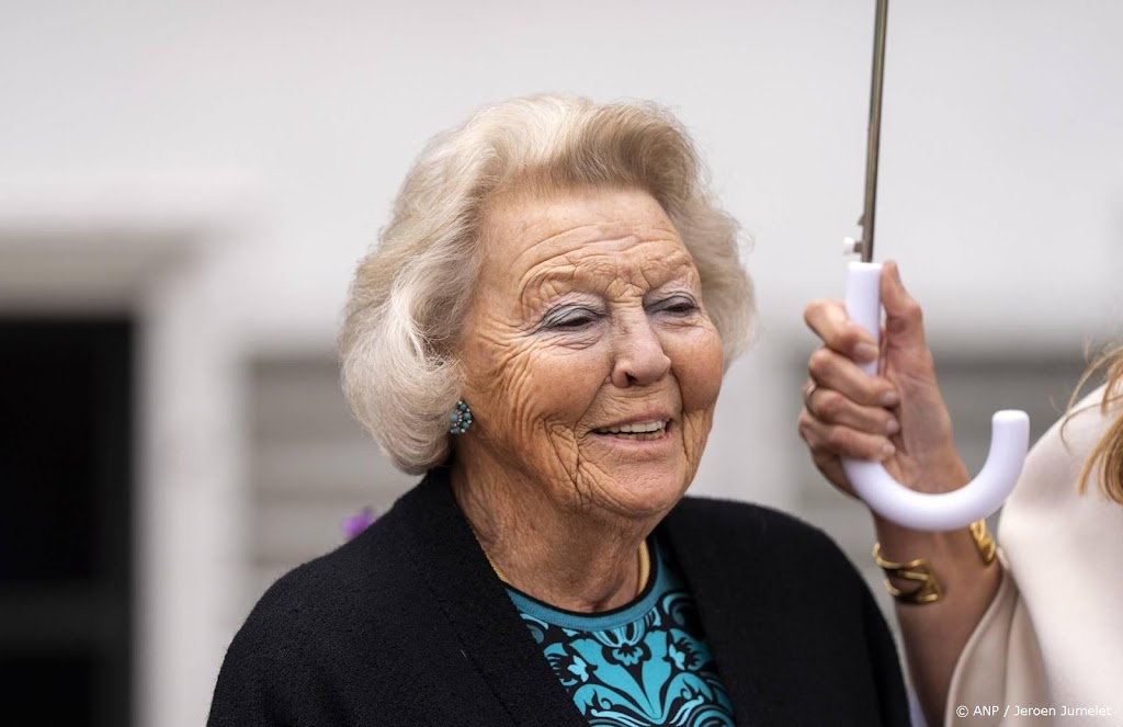 Prinses Beatrix bij heropening molen De Wachter in Zuidlaren