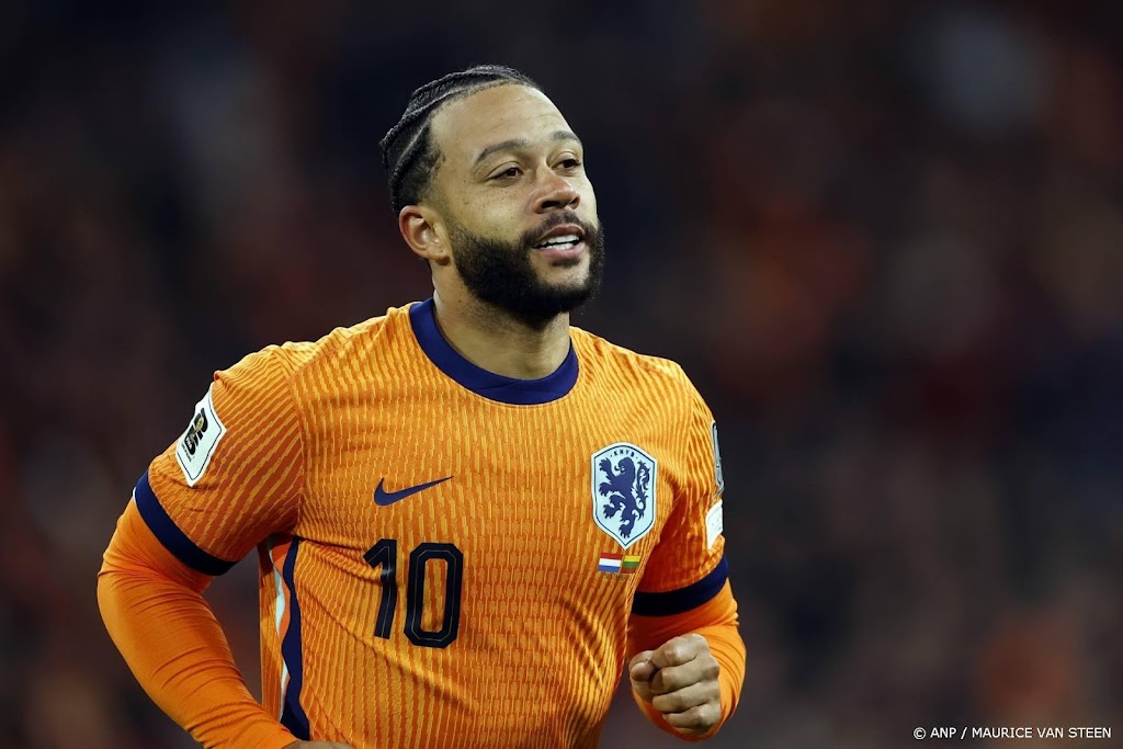 Koeman vertelt Depay dat hij superfit voor WK moet zijn