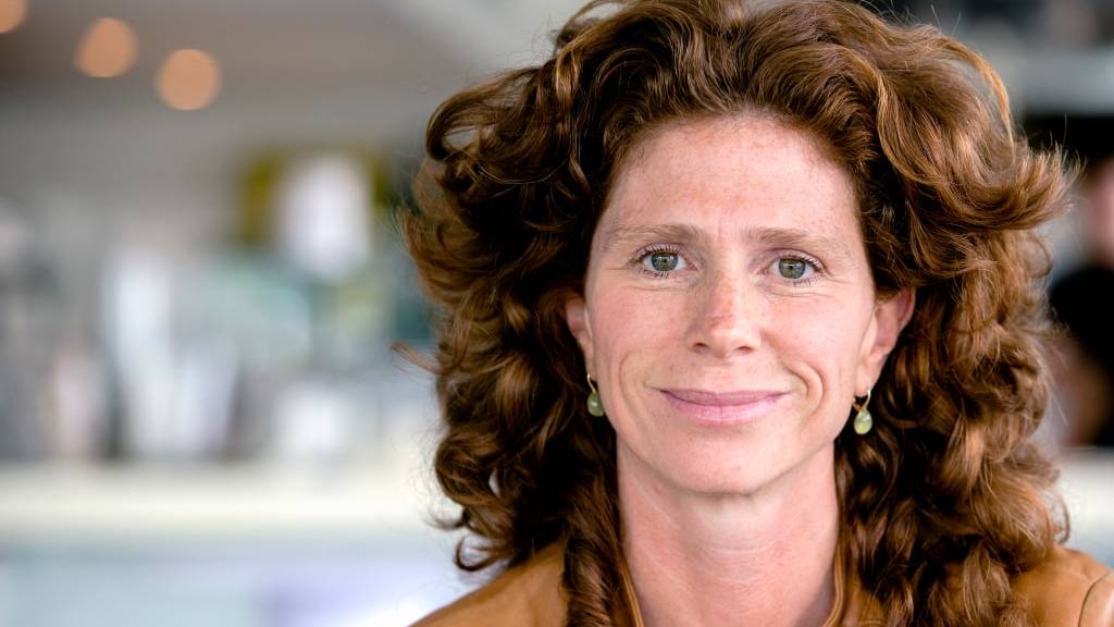 Barbara Barend showt blauw oog