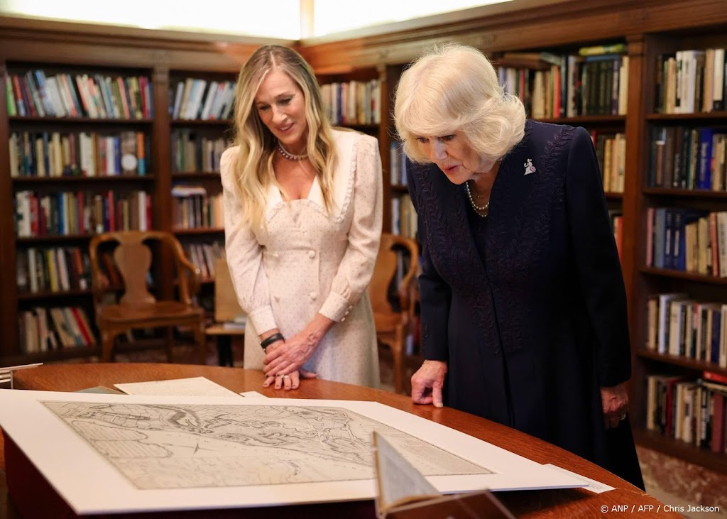 Koningin Camilla en Sarah Jessica Parker bezoeken New York Public Library