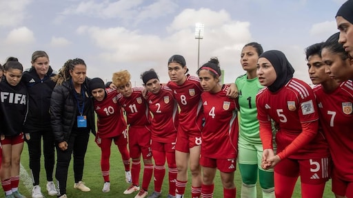 Gevluchte Afghaanse voetbalsters dromen van Olympische Spelen LA