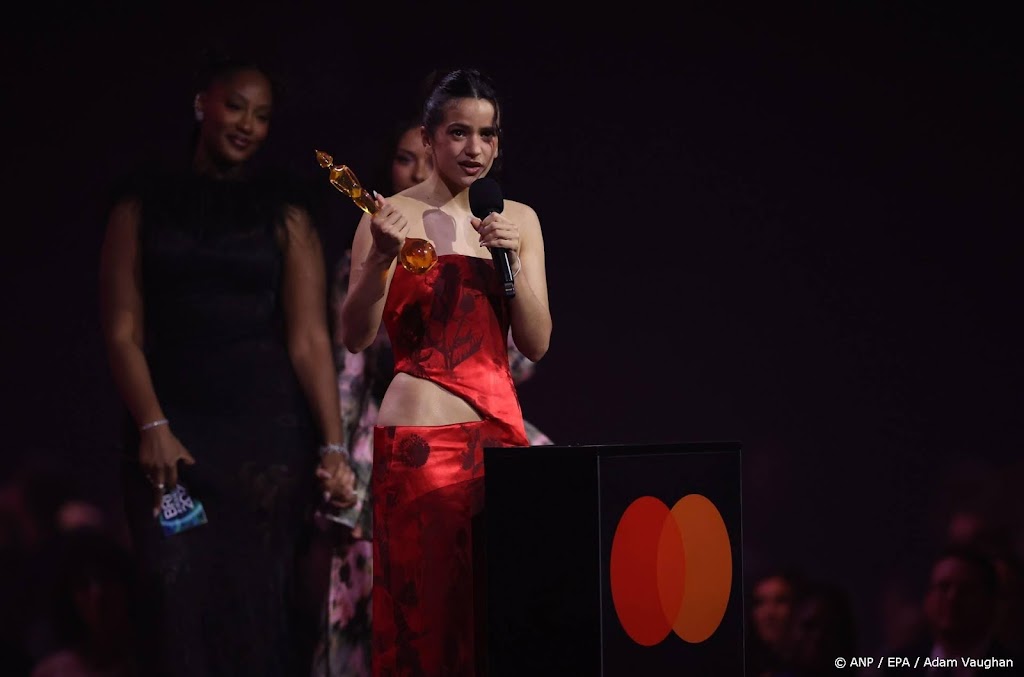 Spaanse zangeres ROSALÍA krijgt prestigieuze songwritersprijs