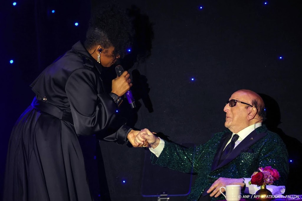 Muziekproducent Clive Davis (94) opgenomen in ziekenhuis New York