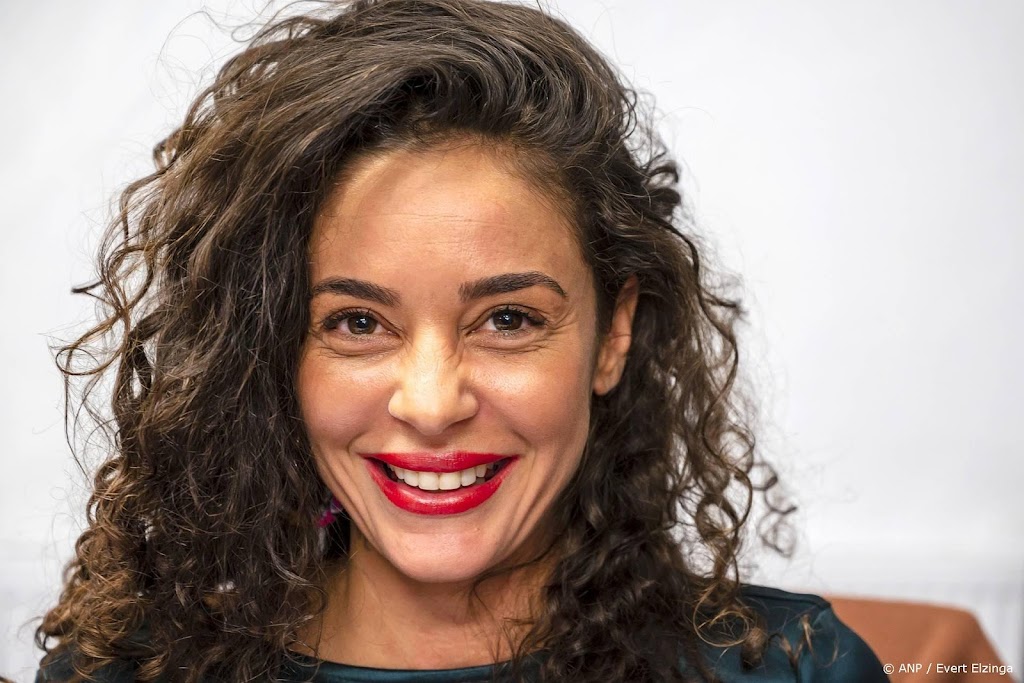 Fajah Lourens geniet volop van haar rol als oma