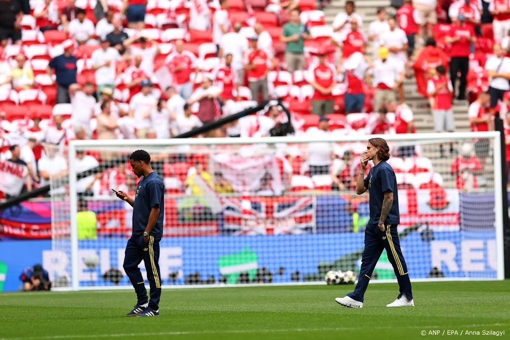 Arsenal begint Champions League-finale met Timber op de bank