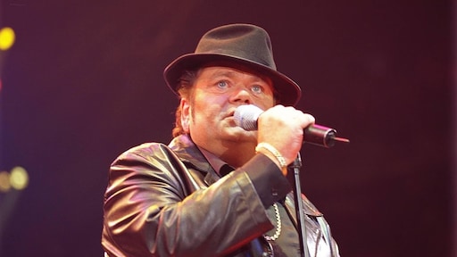 Rachel Hazes en kids eren André Hazes op verjaardag