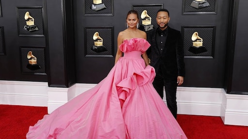 Zwangere Chrissy Teigen wil gezin verder uitbreiden met John Legend