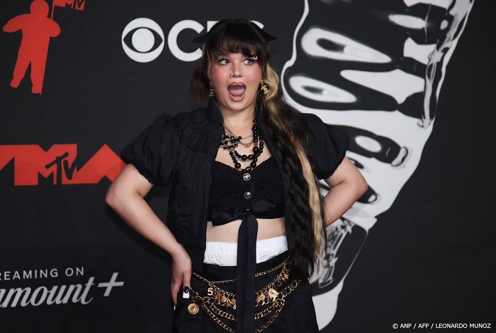 Britse zangeres Lola Young schrapt voorlopig al haar optredens na val