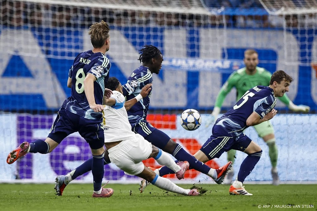 Ajax lijdt kansloze nederlaag tegen Olympique Marseille