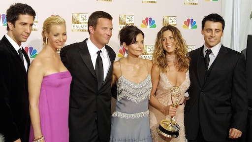 Friends-cast reageert op overlijden Matthew Perry: 'Kapot van'
