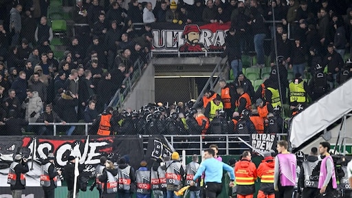 AZ boos na 'gewelddadig optreden' stewards bij duel in Hongarije